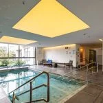 Piscina coberta e aquecida do Vintage Senior Residence em Petrópolis, Porto Alegre